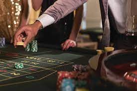 মোবাইল স্ক্রিনে বিঙ্গো নম্বর ও কার্ড দেখা